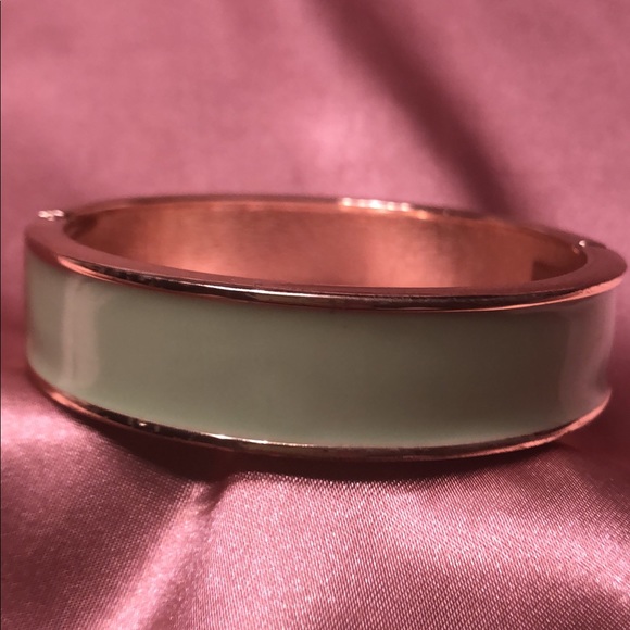 Vintage Mint Green and Gold Tone Cuff Bracelet - Picture 4 of 8